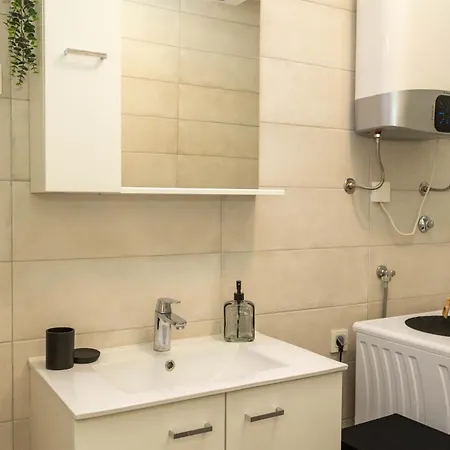 Yuki 2br W Balcony And Parking Near Old Town *