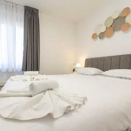 Yuki 2br W Balcony And Parking Near Old Town דירה *