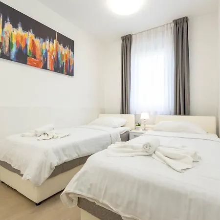 Yuki 2br W Balcony And Parking Near Old Town דירה