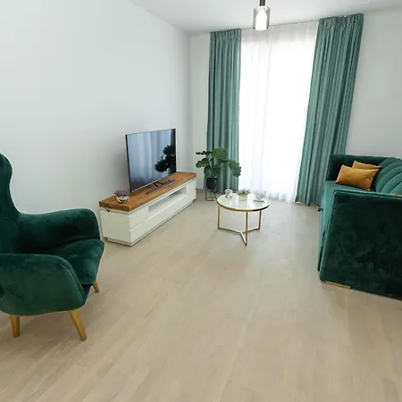 Yuki 2br W Balcony And Parking Near Old Town דירה *
