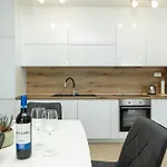 Yuki 2br W Balcony And Parking Near Old Town * Zara