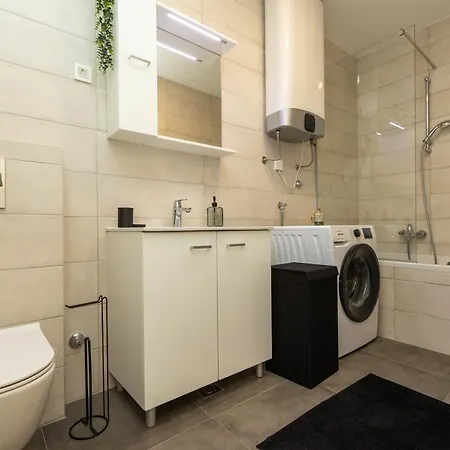 Yuki 2br W Balcony And Parking Near Old Town *