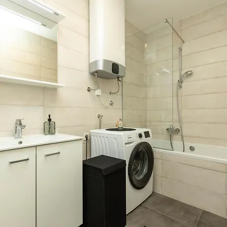 Yuki 2br W Balcony And Parking Near Old Town Apartman *