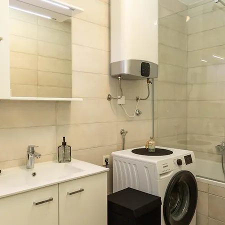 Yuki 2br W Balcony And Parking Near Old Town * Zára
