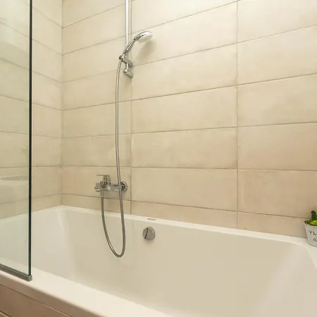 Yuki 2br W Balcony And Parking Near Old Town * Zára