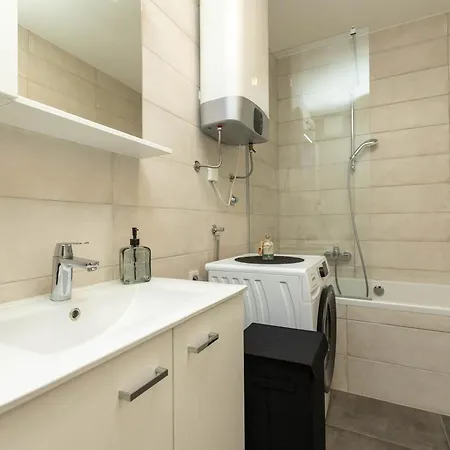 Apartman Yuki 2br W Balcony And Parking Near Old Town