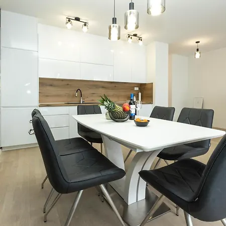 Yuki 2br W Balcony And Parking Near Old Town *