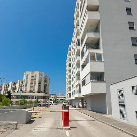 Lejlighed Yuki 2br W Balcony And Parking Near Old Town *