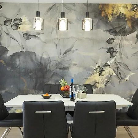 Yuki 2br W Balcony And Parking Near Old Town